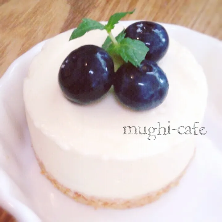 ビスコでレアチーズケーキ♪ブルーベリー入り♪|mughi-cafeさん