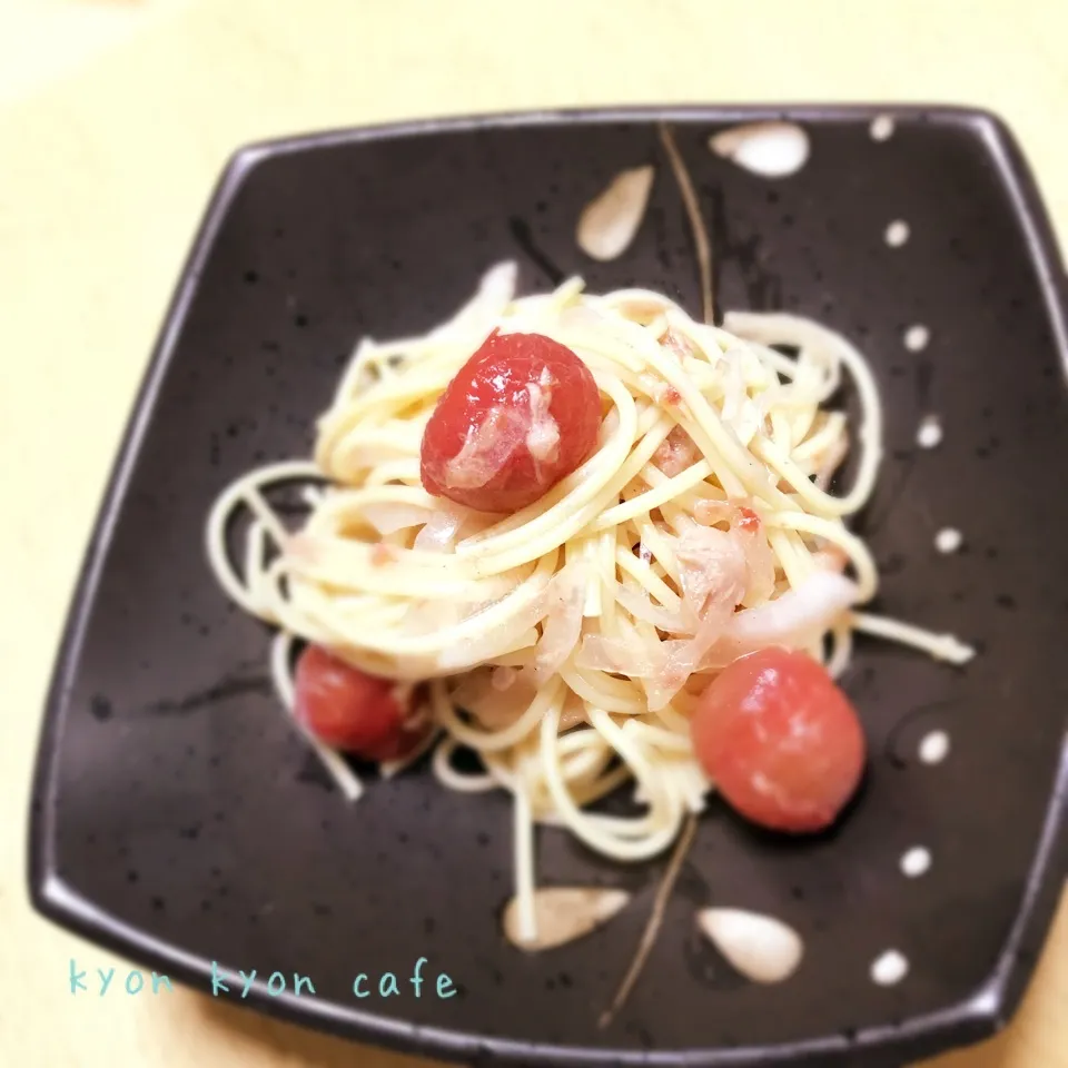 Snapdishの料理写真:ミニトマトの冷製パスタ|きょんきょんさん