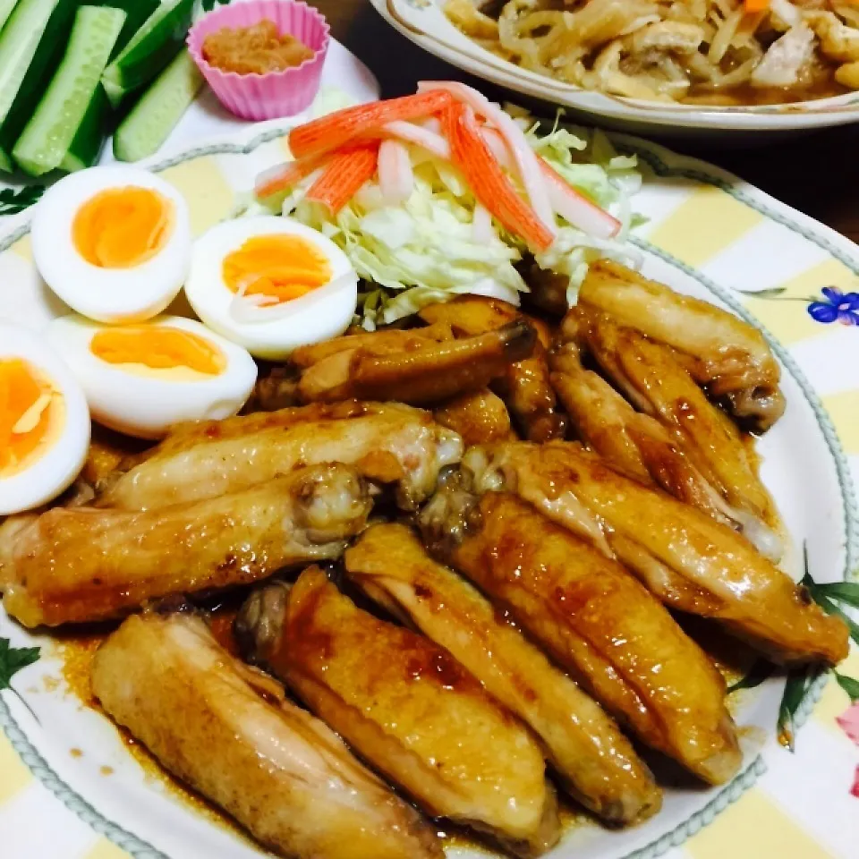 Snapdishの料理写真:手羽中半割りの煮込み♡|まるおさん