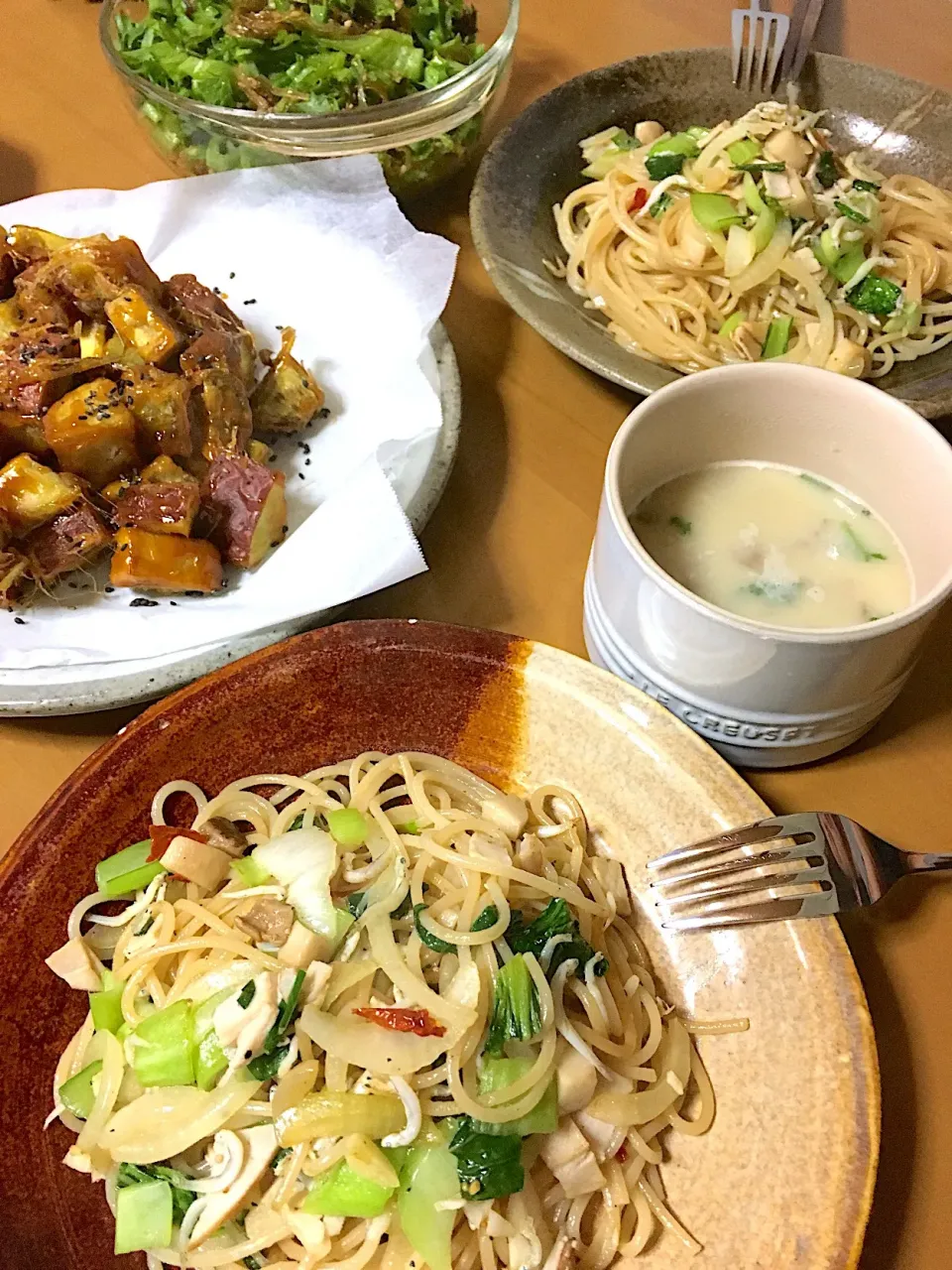 休日まったりランチ♪
和風ペペロンチーノ
大学芋
海藻サラダ🥗
ゴボウのスープ|さくたえさん