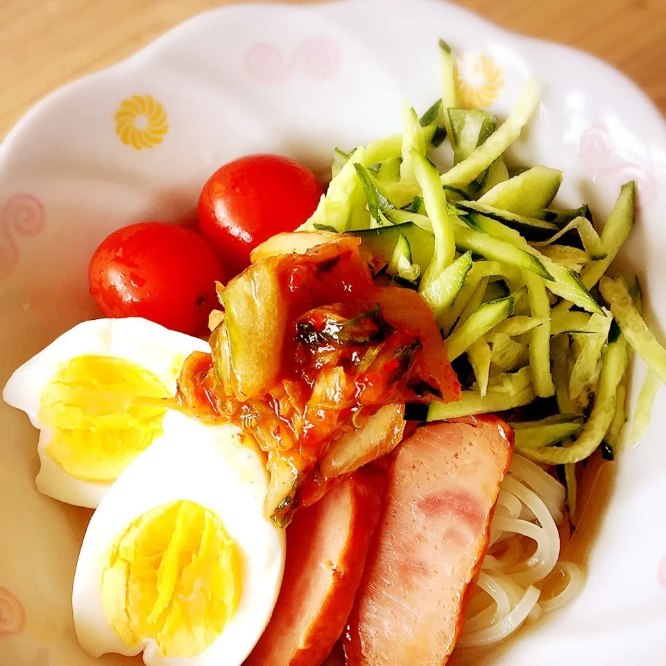 Snapdishの料理写真:盛岡冷麺☆手作りスープで♡|harutomomamaさん