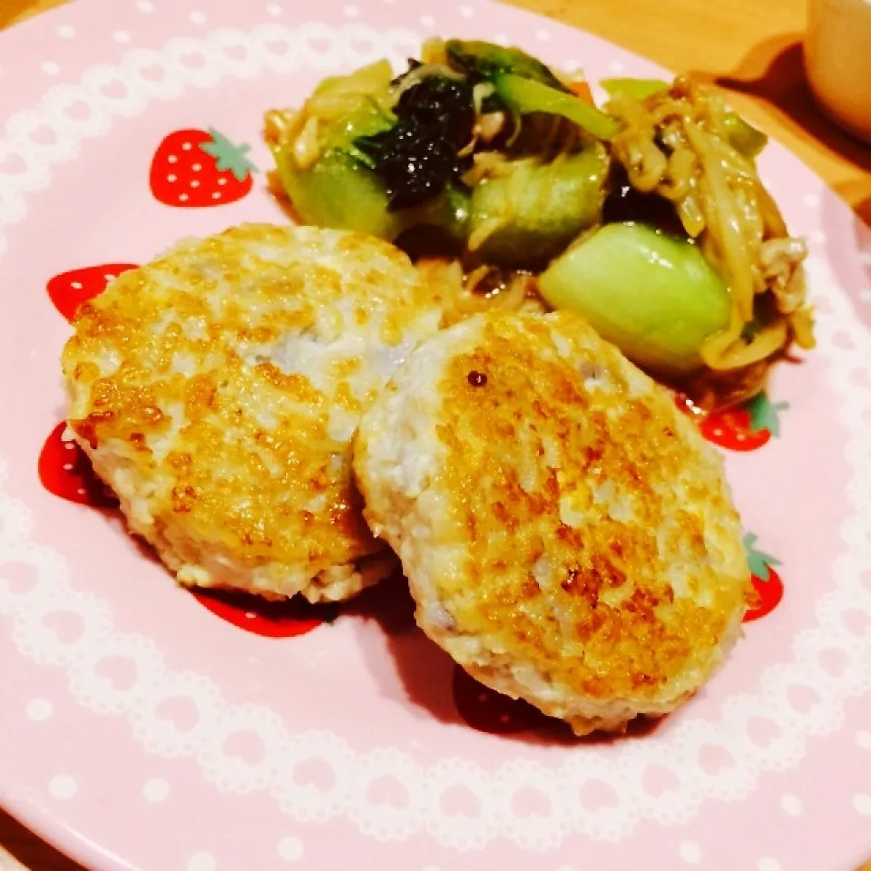 Snapdishの料理写真:鶏ひき肉のレンコンハンバーグ♡|ゆこぽ♡さん