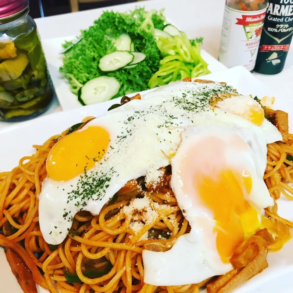 今日の夕飯✨ナポリタン✨目玉焼き乗せ|makkieさん