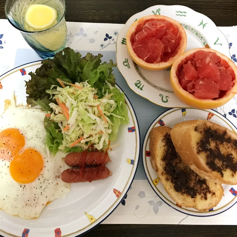 Snapdishの料理写真:シナモンとバターた〜っぷりのモーニング💕|tamemitiさん