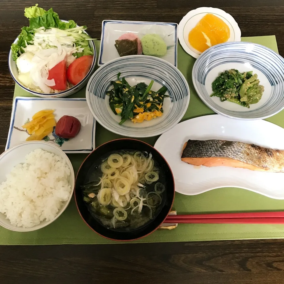 Snapdishの料理写真:鮭の朝食。|tamemitiさん