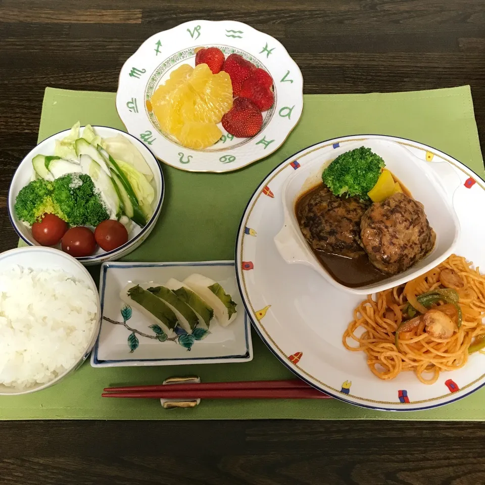 Snapdishの料理写真:煮込みハンバーグ定食。|tamemitiさん