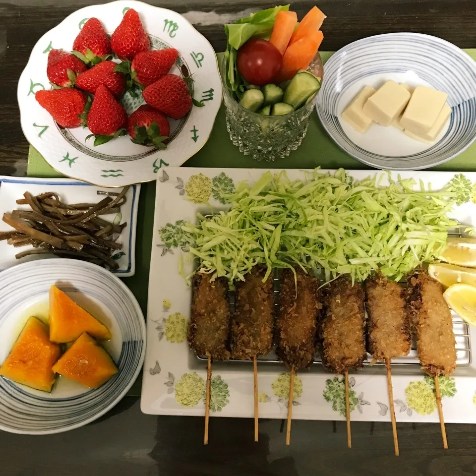 Snapdishの料理写真:牛肉の串揚げを召し上がれ。|tamemitiさん