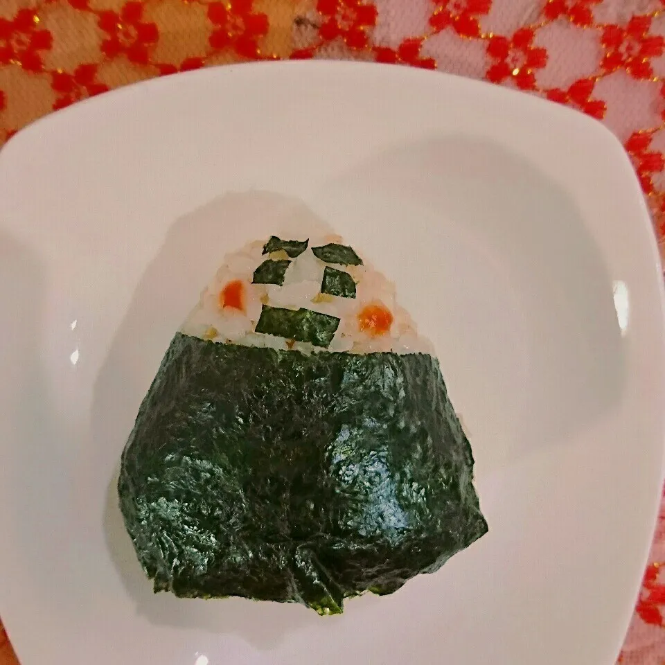 Snapdishの料理写真:朝の忙し(笑)おにぎりくん🍙|yukitさん