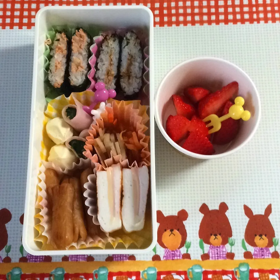 Snapdishの料理写真:初☆ミニおにぎらず弁当(o^^o)|yukitさん