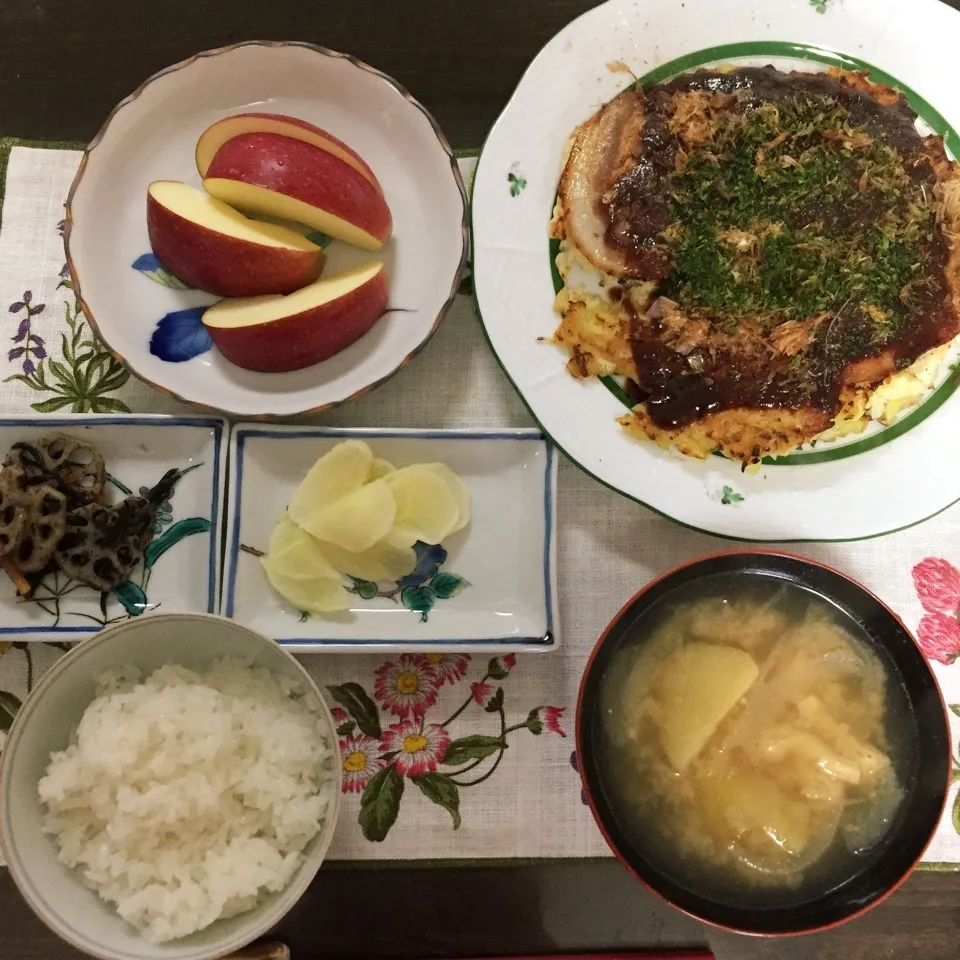 豚、牡蠣、餅、チーズ入りのお好み焼き定食‼️|tamemitiさん