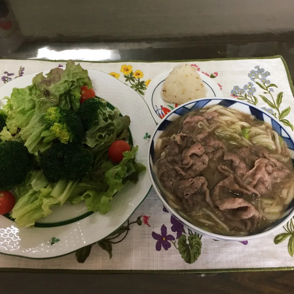 サラダとたっぷり肉うどん定食‼️|tamemitiさん