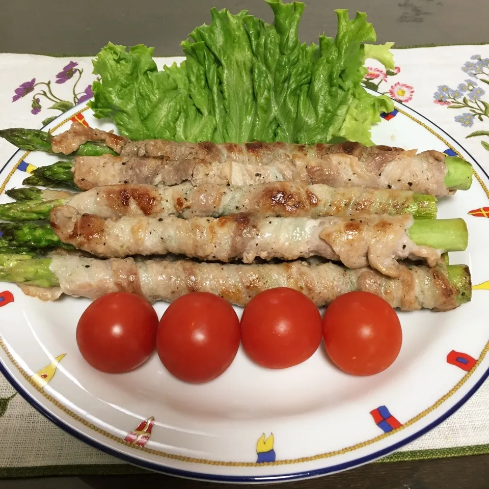 Snapdishの料理写真:豚肉のアスパラ巻き❣️|tamemitiさん