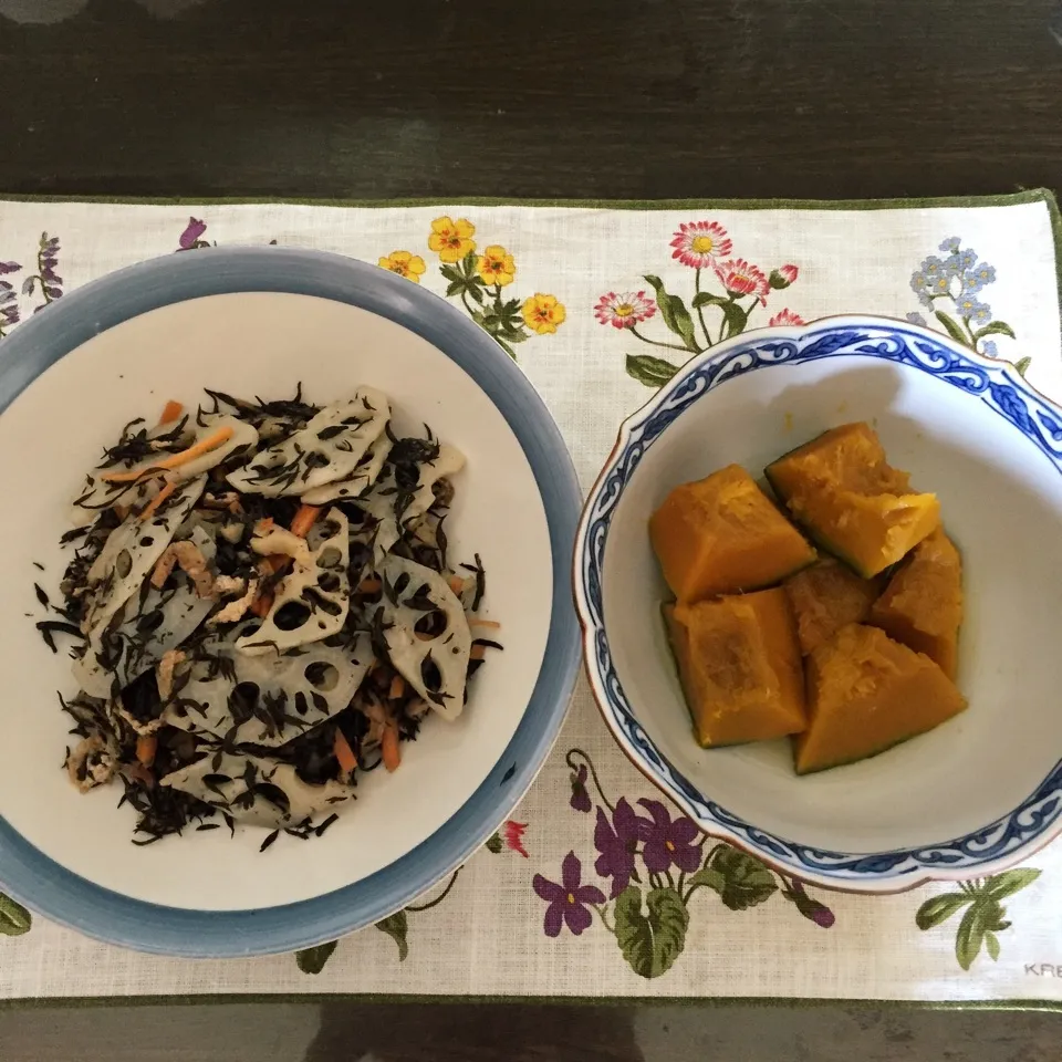 カボチャの炊いたんと野菜たっぷりひじきの炊いたん🙋🏻|tamemitiさん