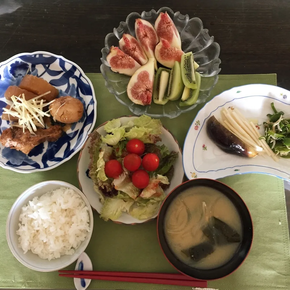 作り置きの物とフルーツで召し上がれ🙋🏻|tamemitiさん