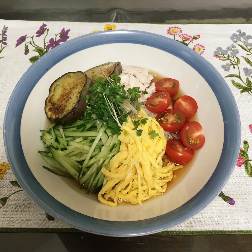 Snapdishの料理写真:今年始めてのお素麺出来上がり🙋🏻|tamemitiさん