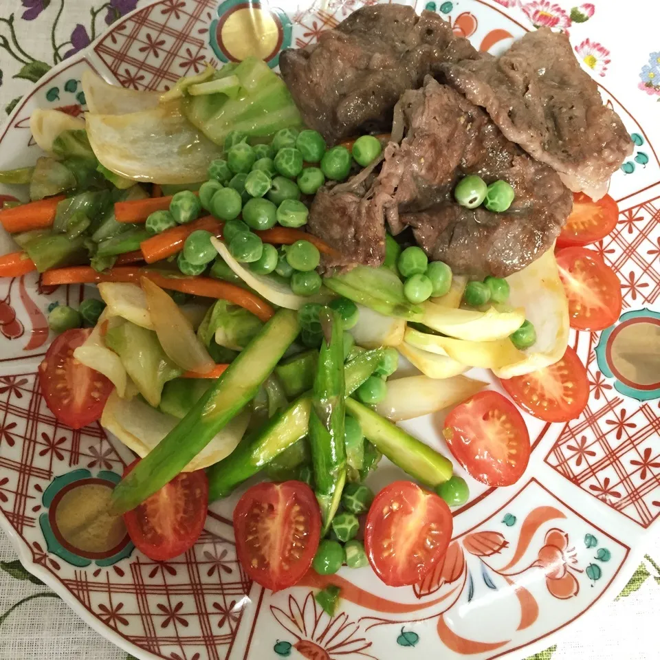 牛肉と春野菜の炒め物🙋|tamemitiさん