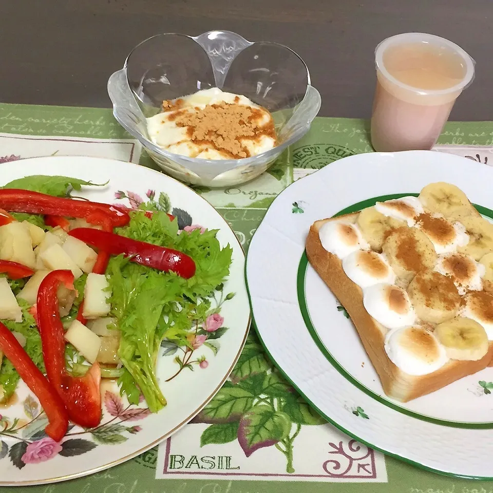 マシュマロバナナ焼きパン上にシナモンと色々(^_-)☆|tamemitiさん