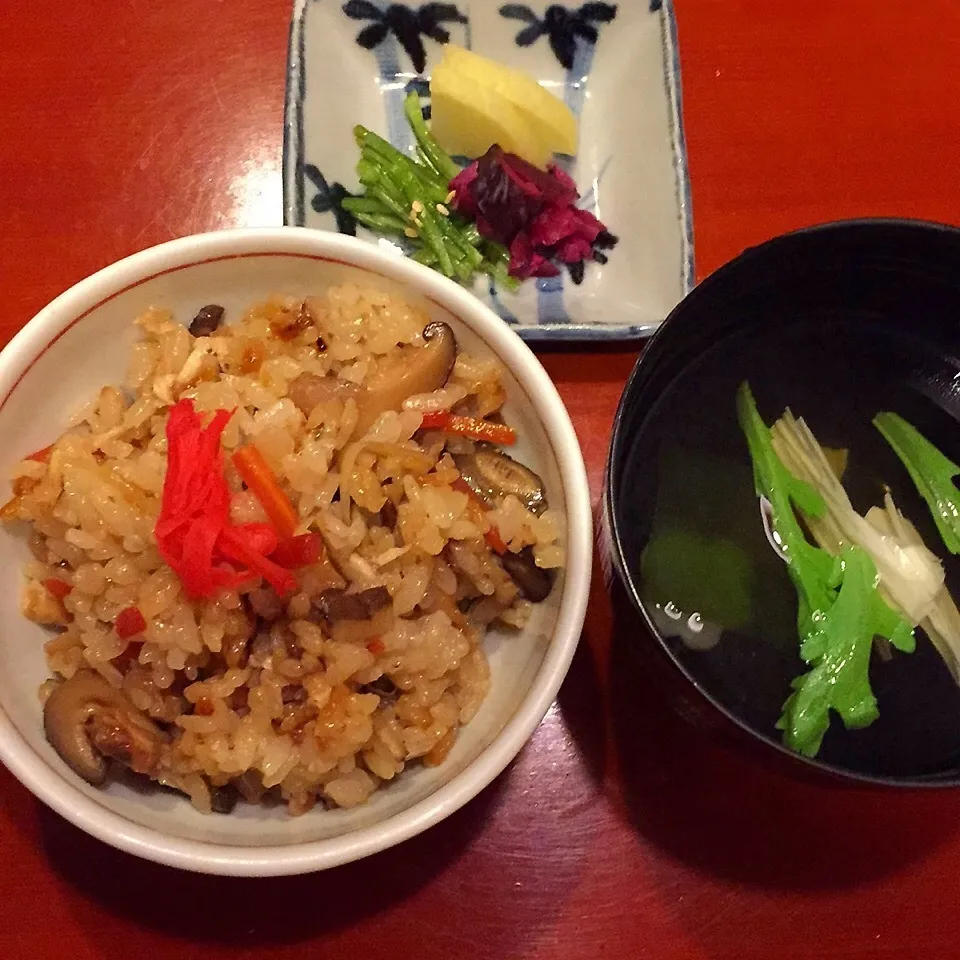 Snapdishの料理写真:外ご飯。季節のかやくご飯とお澄まし(^_-)☆|tamemitiさん