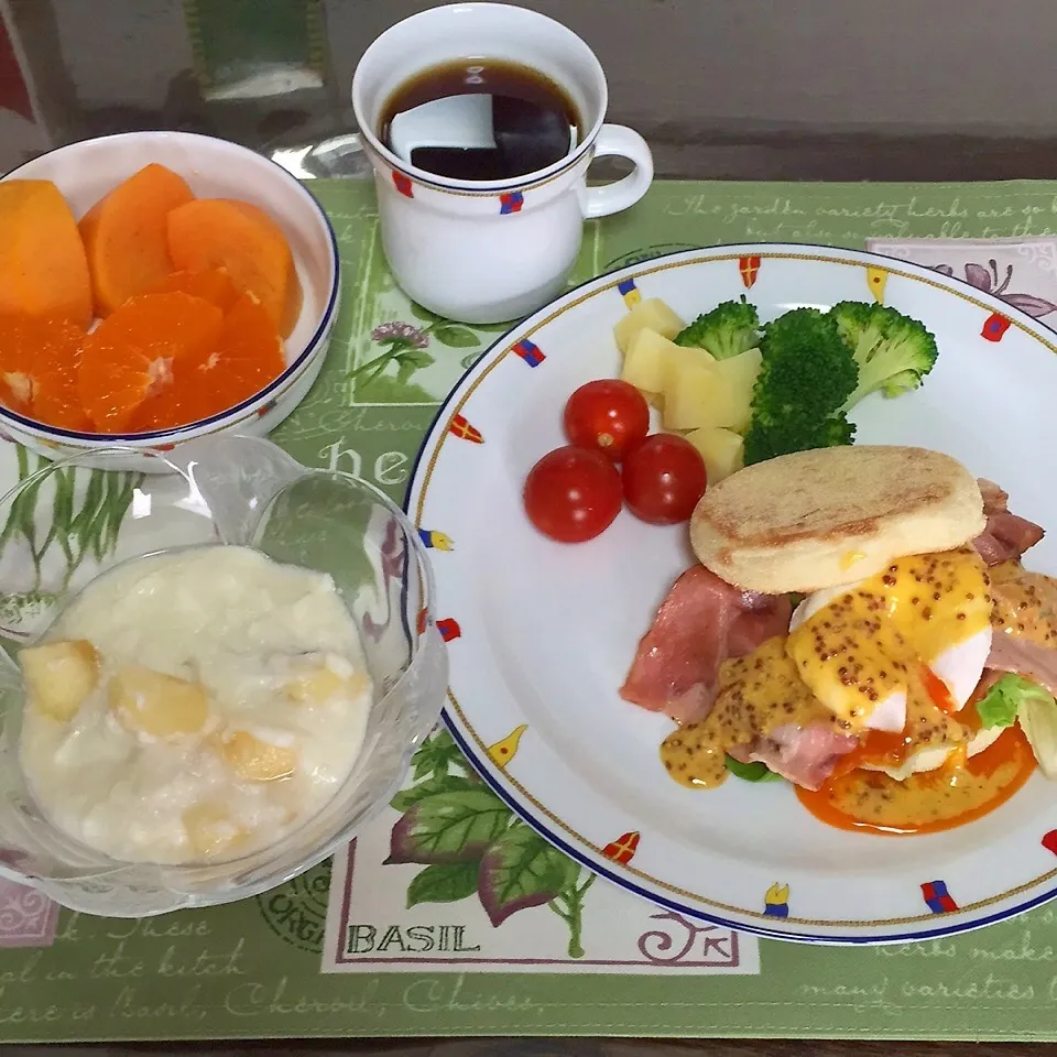 Snapdishの料理写真:エッグベネディクトの朝食(^_-)☆|tamemitiさん