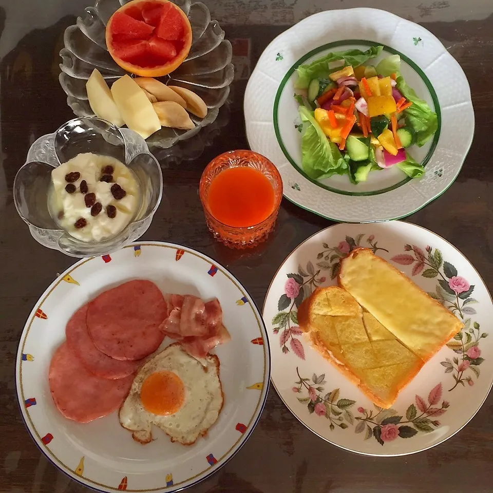 今朝の朝食。ゆ〜っくり食べよう(^_-)☆|tamemitiさん