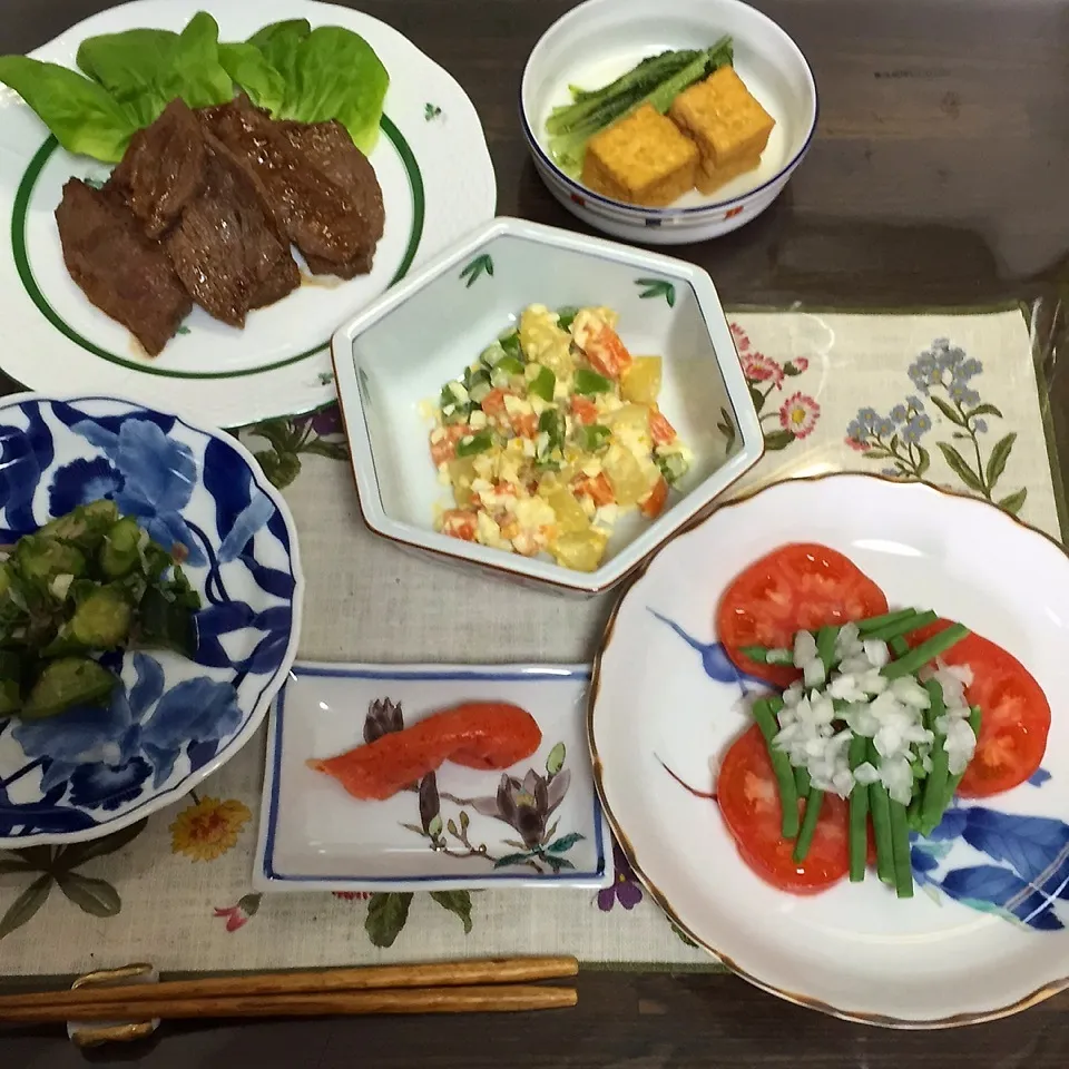 Snapdishの料理写真:お肉の土生姜焼。お肉に塩麹、味醂、酒、醤油で下味付けて焼くよ|tamemitiさん