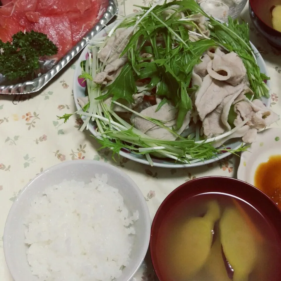 Snapdishの料理写真:野菜たっぷり豚しゃぶ&お刺身😋|じゅんさん