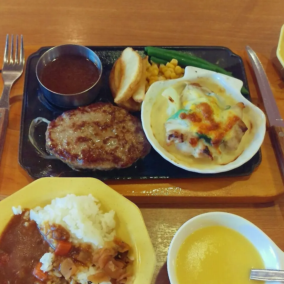 Snapdishの料理写真:ハンバーグ&チキン🍗|じゅんさん