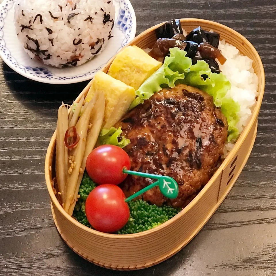 今日の息子くん弁当♡ひじきおにぎり&ひじきハンバーグ♡|yu-chanさん