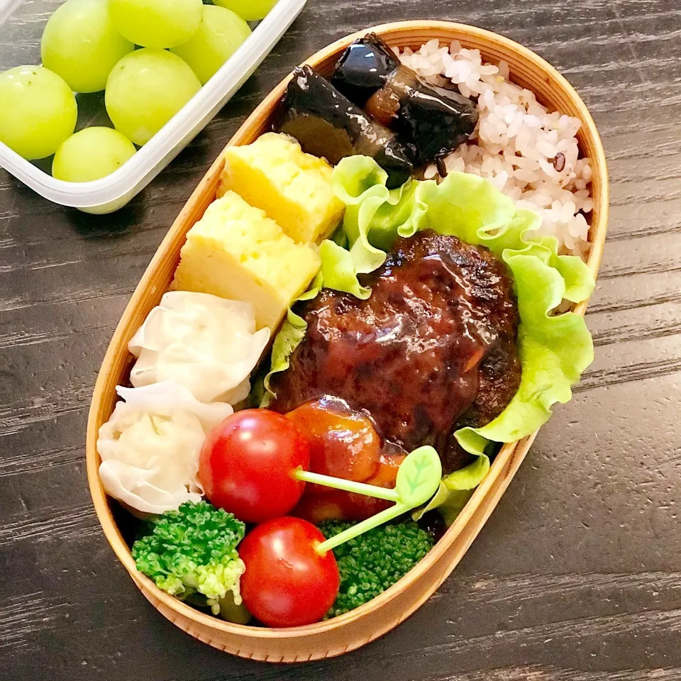 息子くん部活弁当♡大きな煮込みハンバーグ弁当♡|yu-chanさん