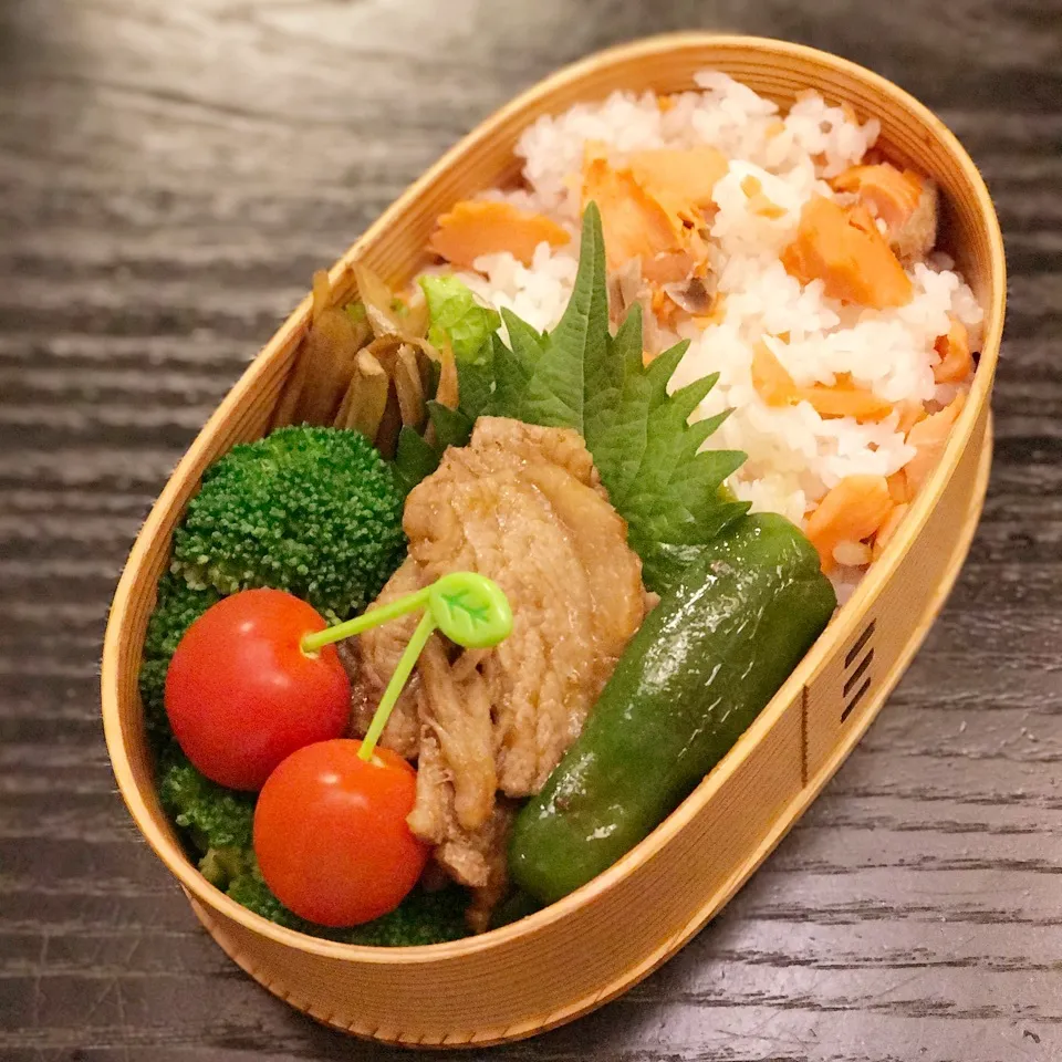 Snapdishの料理写真:息子くん部活弁当♡鮭ごはん弁当♡|yu-chanさん