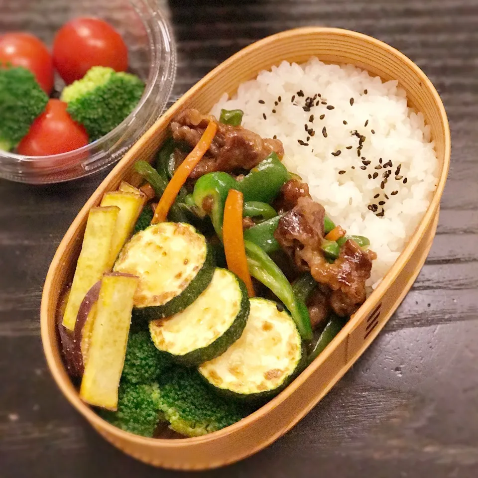 Snapdishの料理写真:息子くん夏休み部活弁当♡牛肉のオイスター炒め弁当♡|yu-chanさん