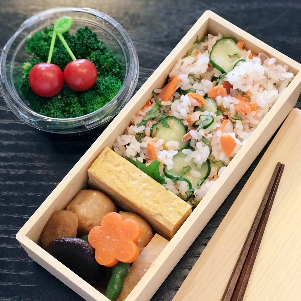 Snapdishの料理写真:今日の息子くん弁当♡鮭ときゅうりの混ぜ寿司弁当♡|yu-chanさん