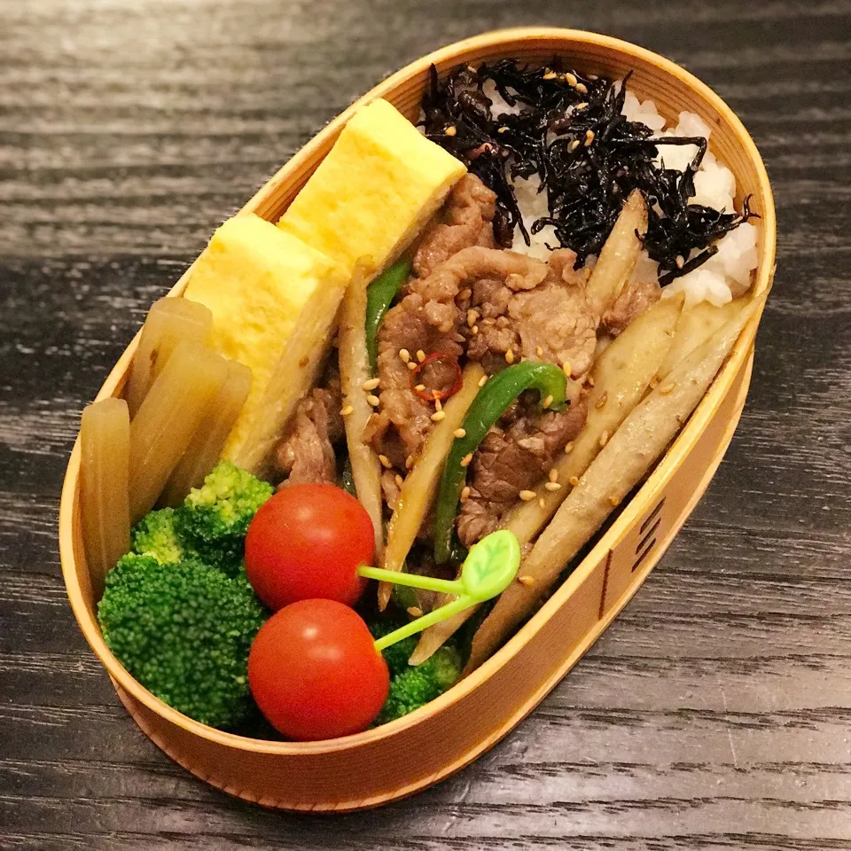 Snapdishの料理写真:今日の息子くん弁当♡牛肉とごぼうピーマンの時雨煮弁当♡|yu-chanさん