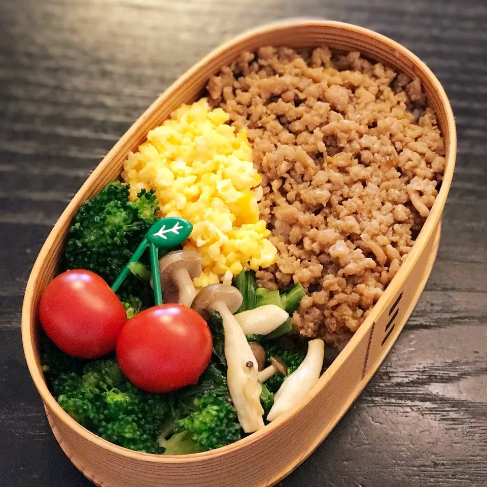 Snapdishの料理写真:今日の息子くん弁当♡鶏そぼろ弁当♡|yu-chanさん