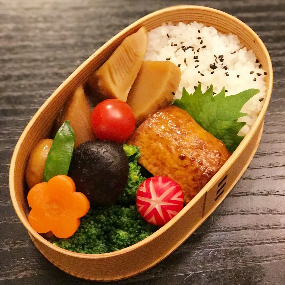 Snapdishの料理写真:今日の息子くん弁当♡煮魚&煮物弁当♡|yu-chanさん