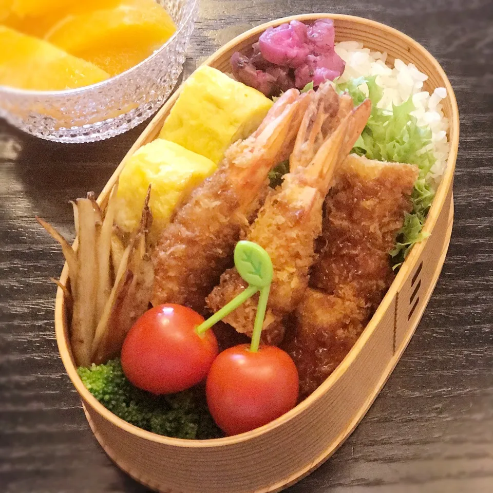 Snapdishの料理写真:今日の息子くん弁当♡海老フライど〜ん！弁当♡|yu-chanさん