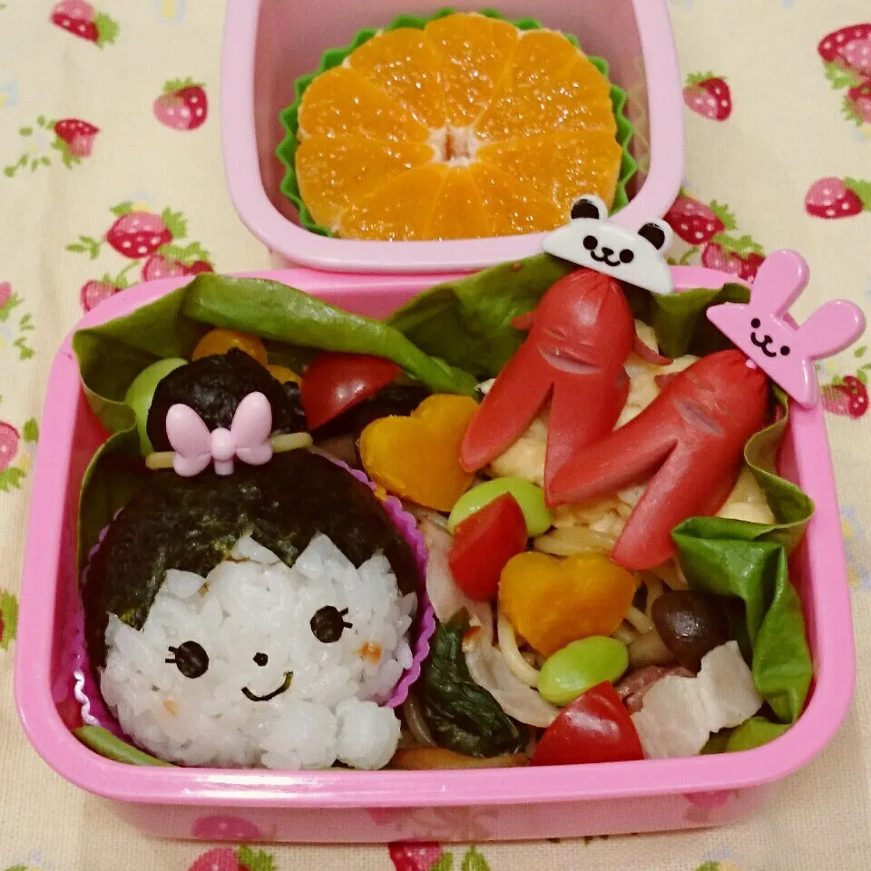 おだんごヘアーの女の子おにぎり弁当🎵|みちゅあしさん