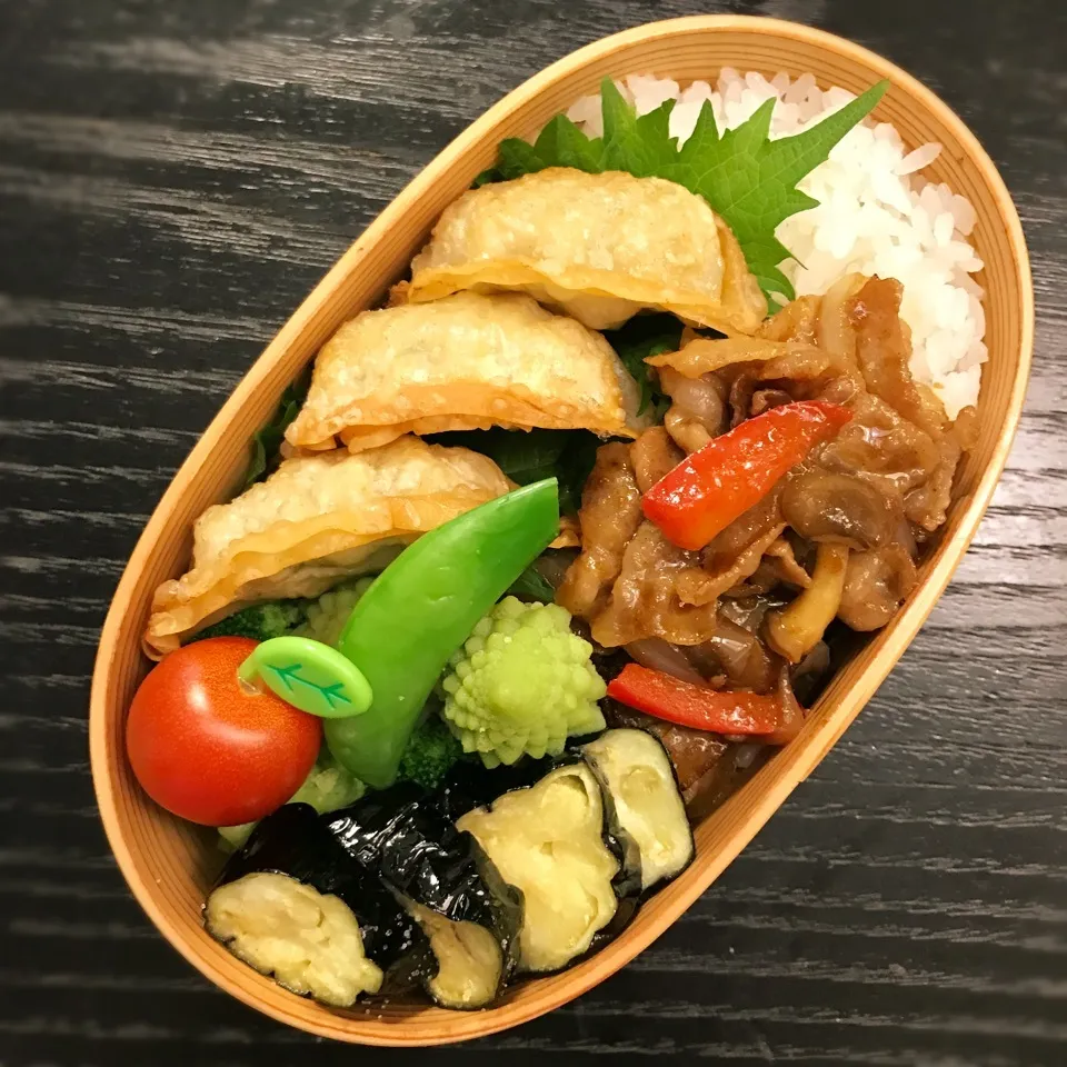 今日の息子くん弁当♡豚バラ焼肉と揚げ餃子♡|yu-chanさん