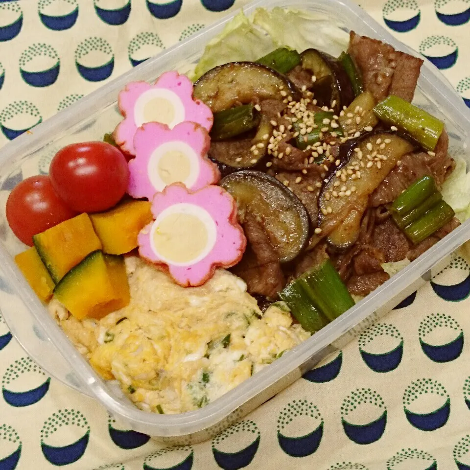 牛 茄子 ネギの生姜炒め のっけ弁当🎵|みちゅあしさん