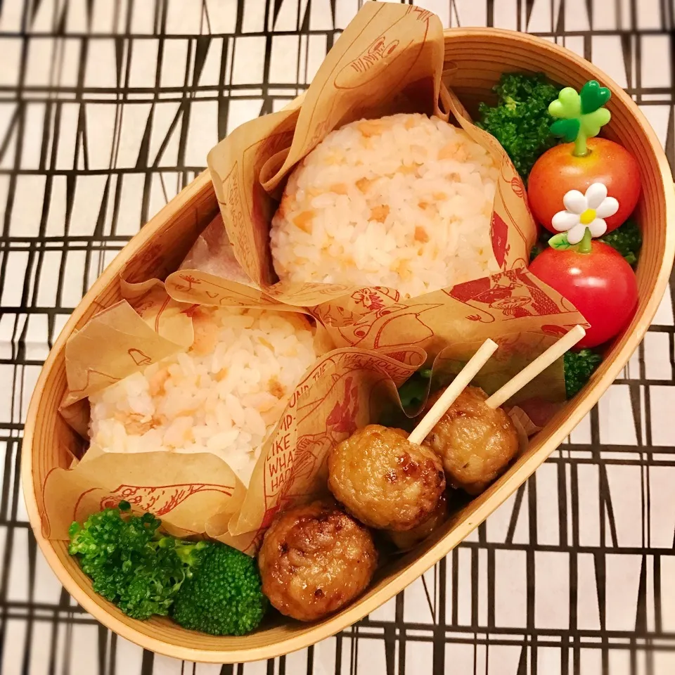 今日の息子くん弁当♡鮭のおにぎり弁当♡|yu-chanさん