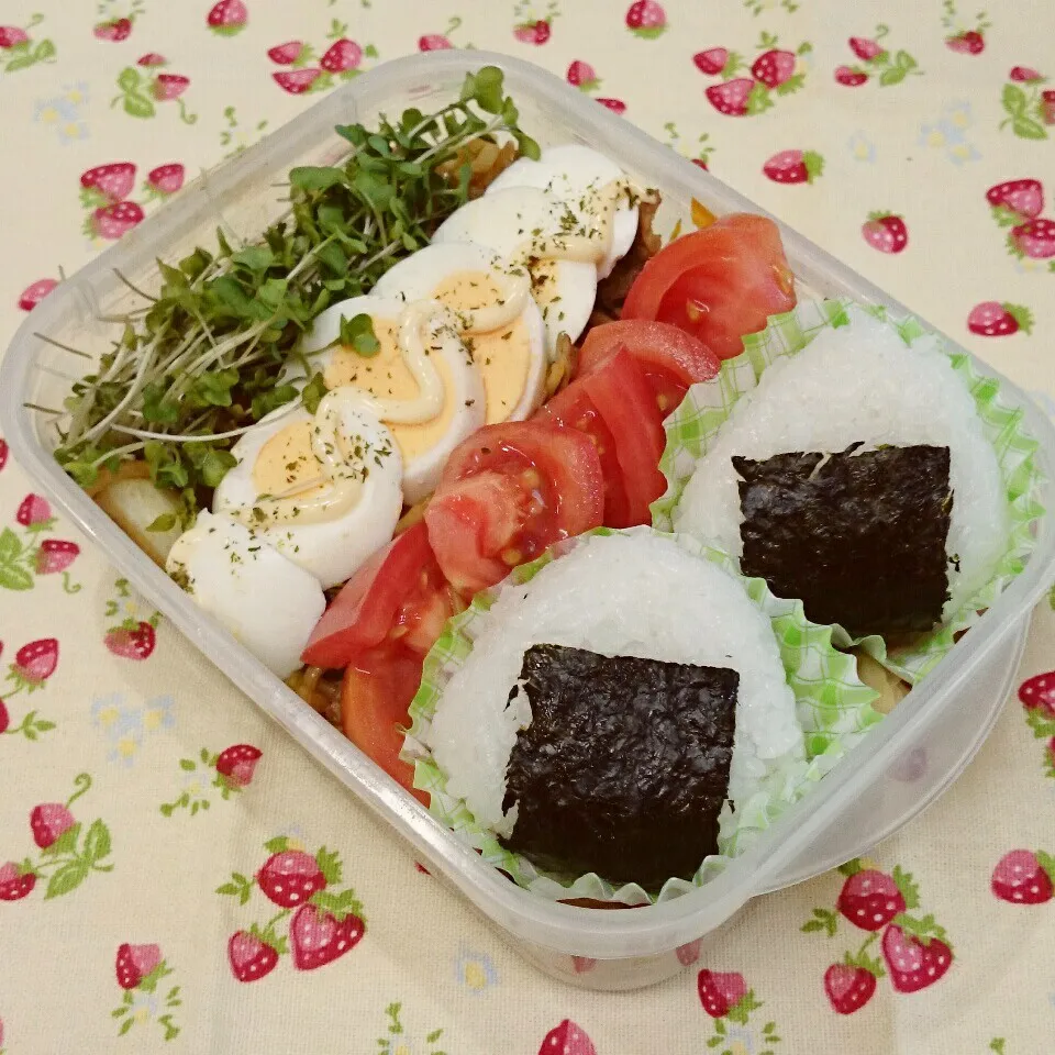 今日は焼きそばにのっけました弁当🎵|みちゅあしさん