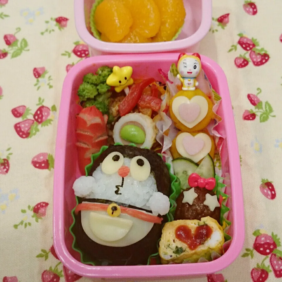 Snapdishの料理写真:ドラえもんおにぎり弁当🎵|みちゅあしさん