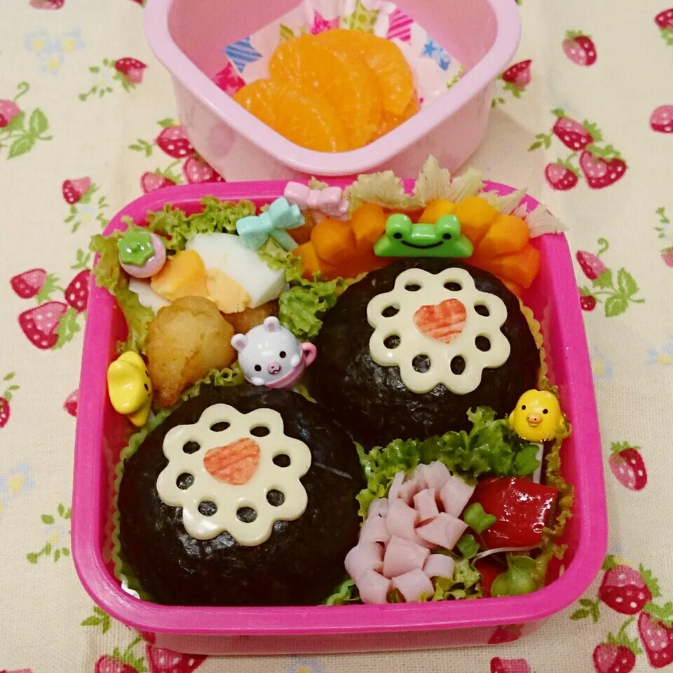 お花おにぎり弁当🎵|みちゅあしさん