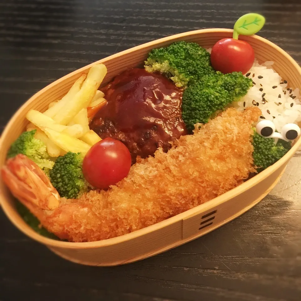 今日の息子くん弁当♡ハンバーグ&えびフライ弁当♡|yu-chanさん