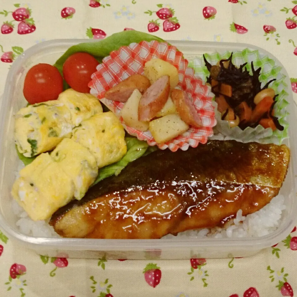 主人弁当☆ぶり照りのっけ弁当♪|みちゅあしさん