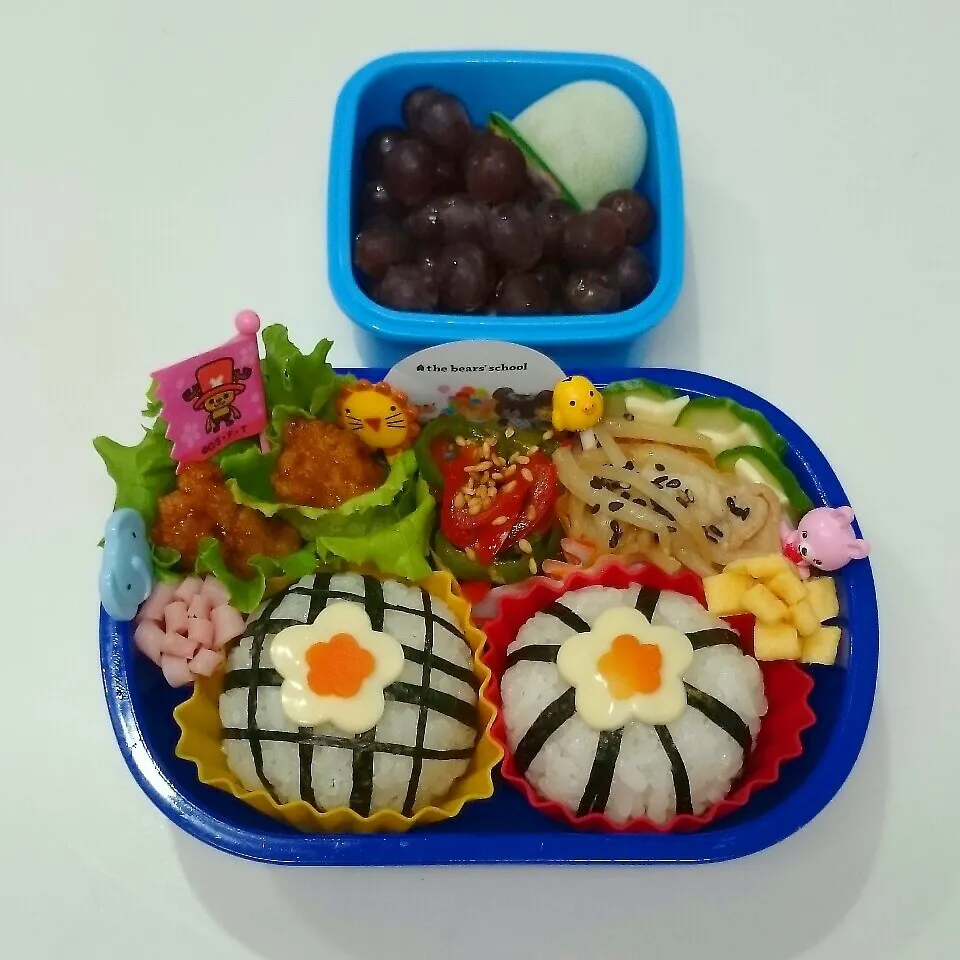 Snapdishの料理写真:お花おにぎり弁当♪|みちゅあしさん