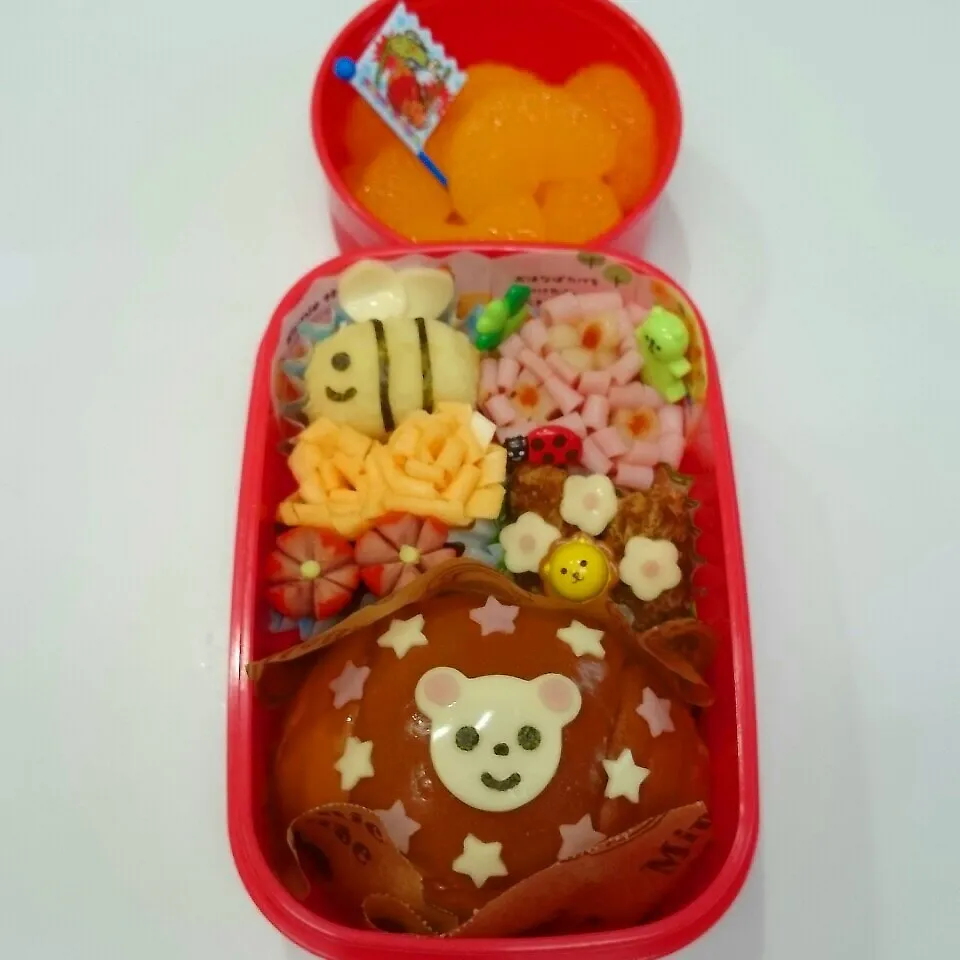 お花にハチさん飛んできたよ♪弁当♪|みちゅあしさん