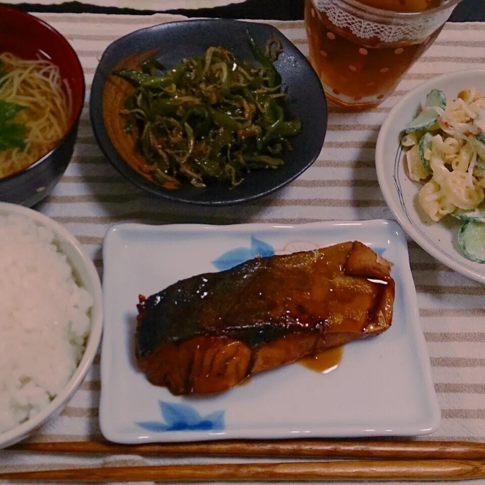 魚の照り焼き…マカロニサラダ…ピーマンのじゃこ炒め…。|NICOさん