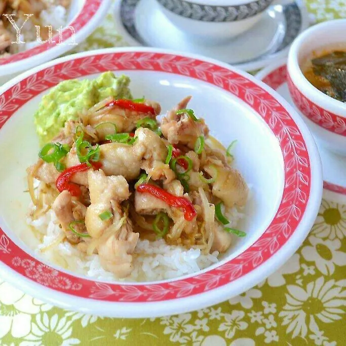 Snapdishの料理写真:鶏の照り焼き丼&アボカドディップ|Yunさん