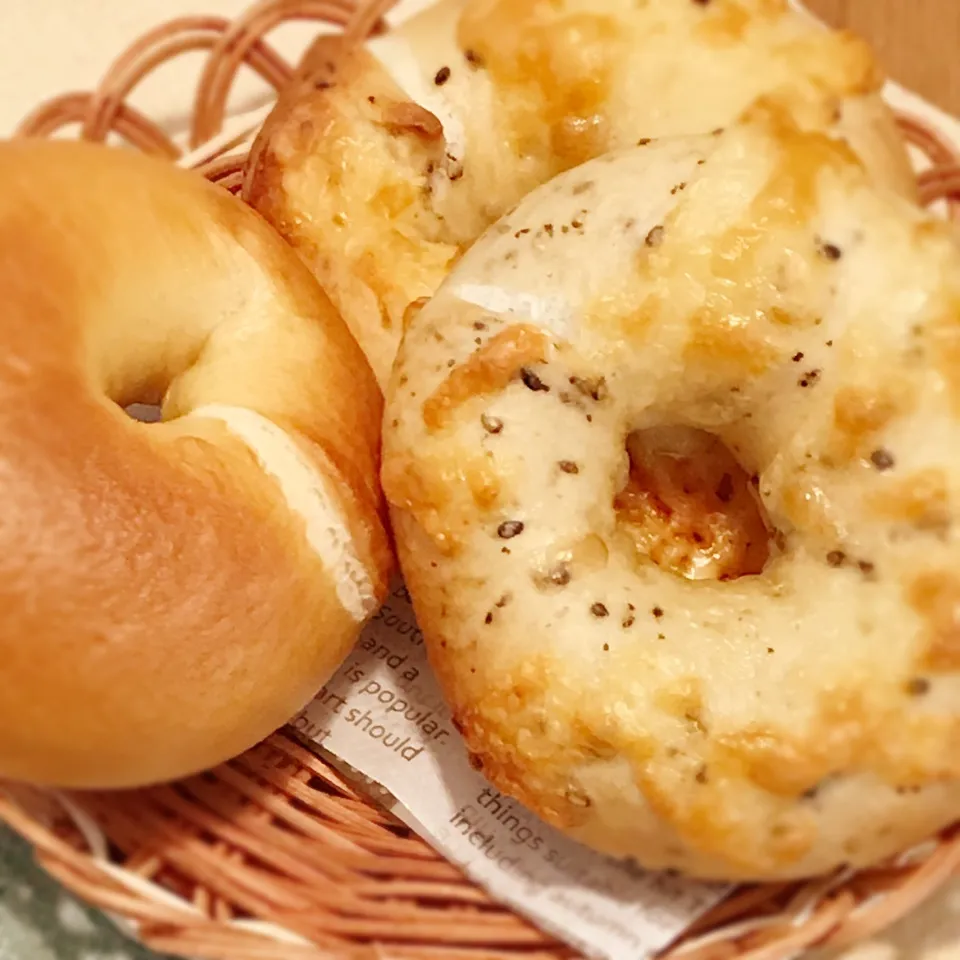 サックリ軽いベーグル⑅︎◡̈︎*プレーン&黒ごまチーズ🧀|みーしゃさん
